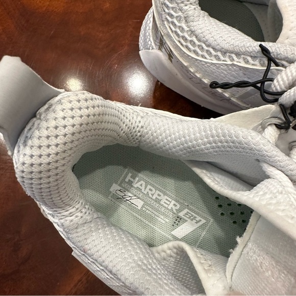 NEW Under Armour Men's Harper 7 Cleats Boys size 7 - Picture 6 of 8